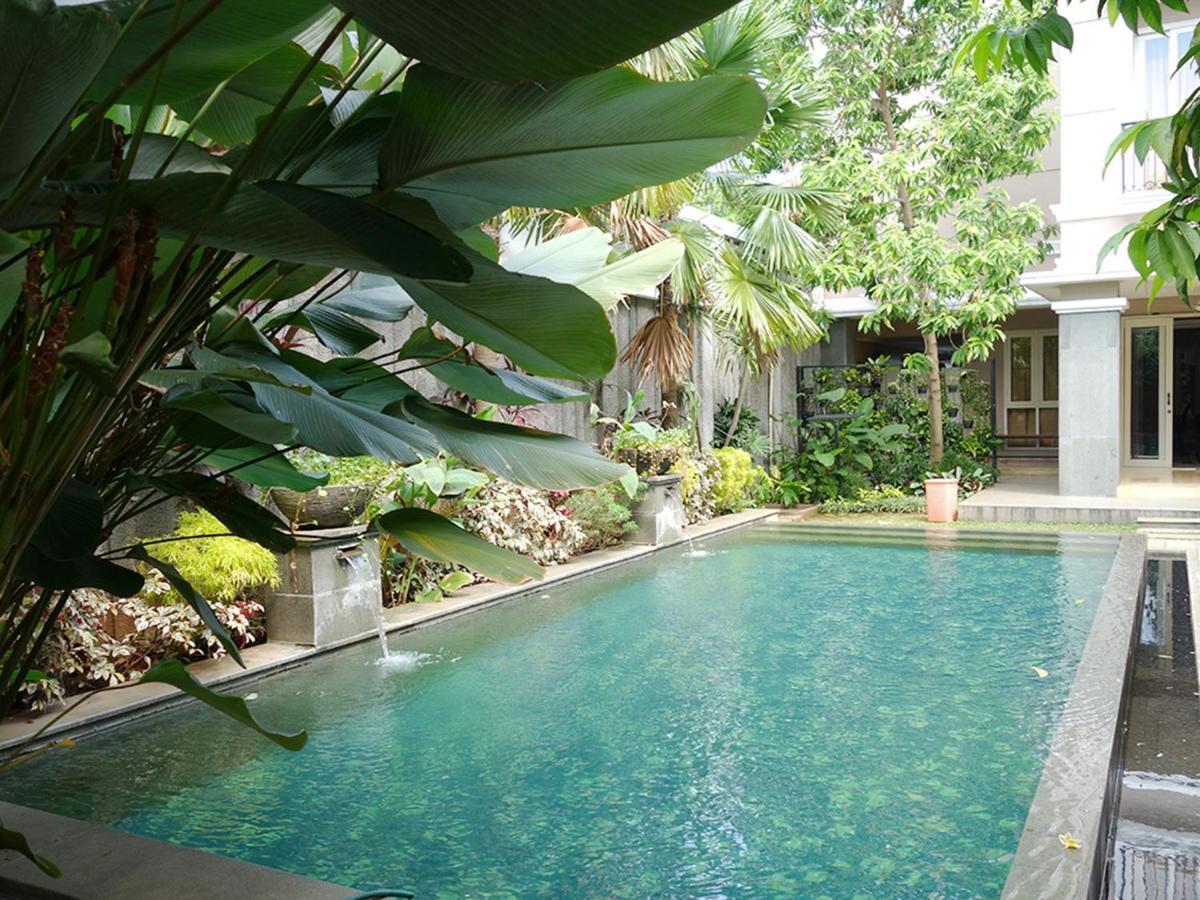Saffron Suites Syariah Giacarta Esterno foto