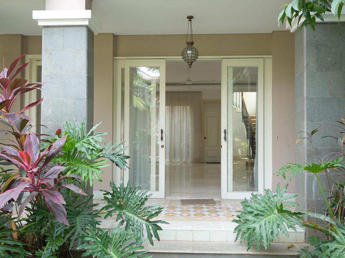 Saffron Suites Syariah Giacarta Esterno foto