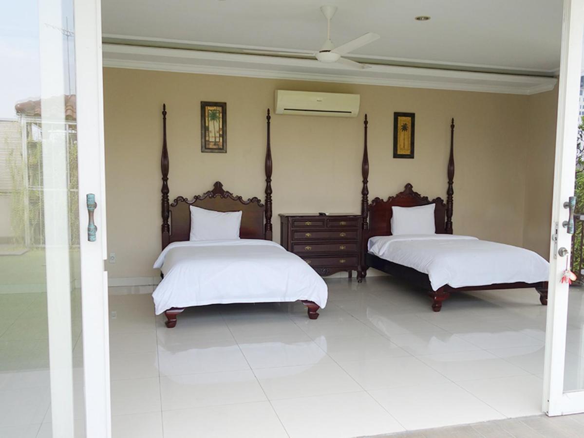 Saffron Suites Syariah Giacarta Esterno foto