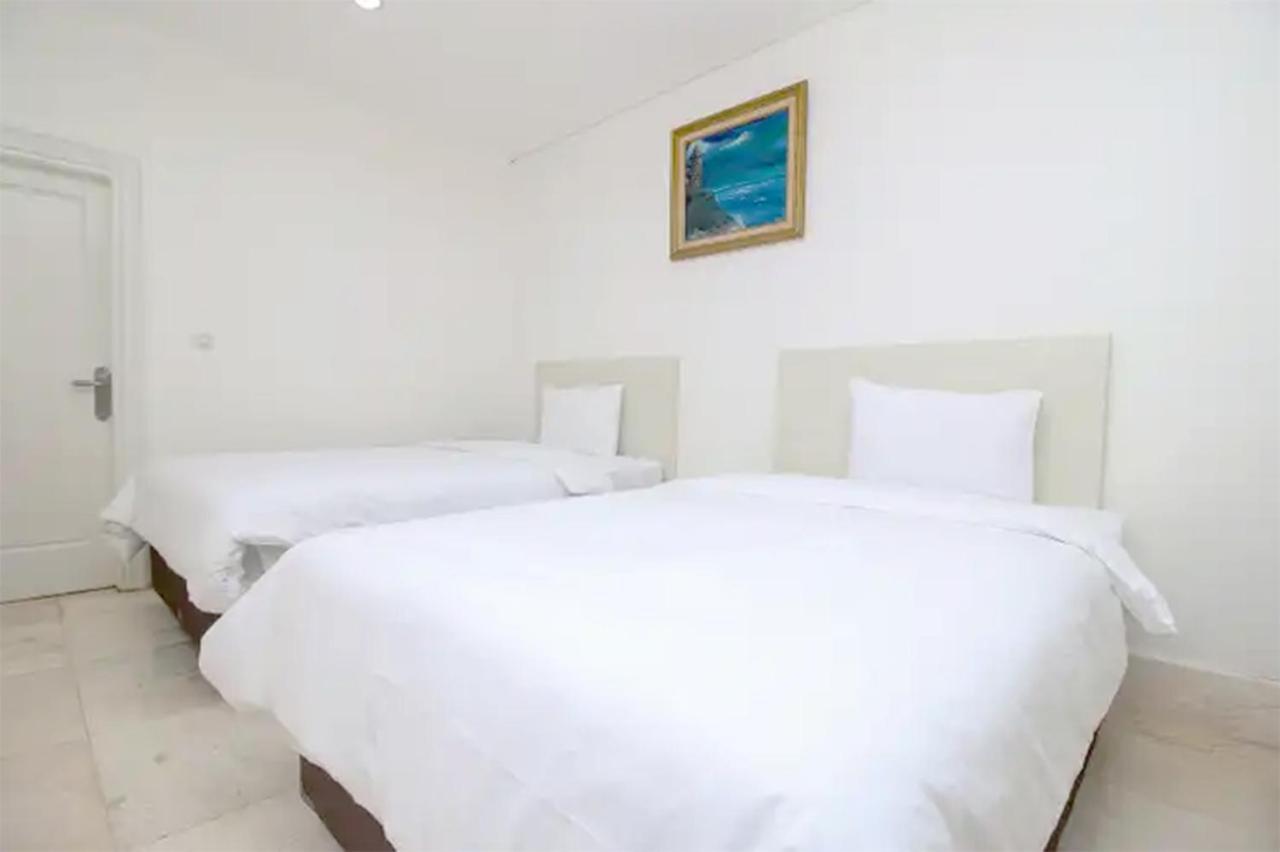 Saffron Suites Syariah Giacarta Esterno foto