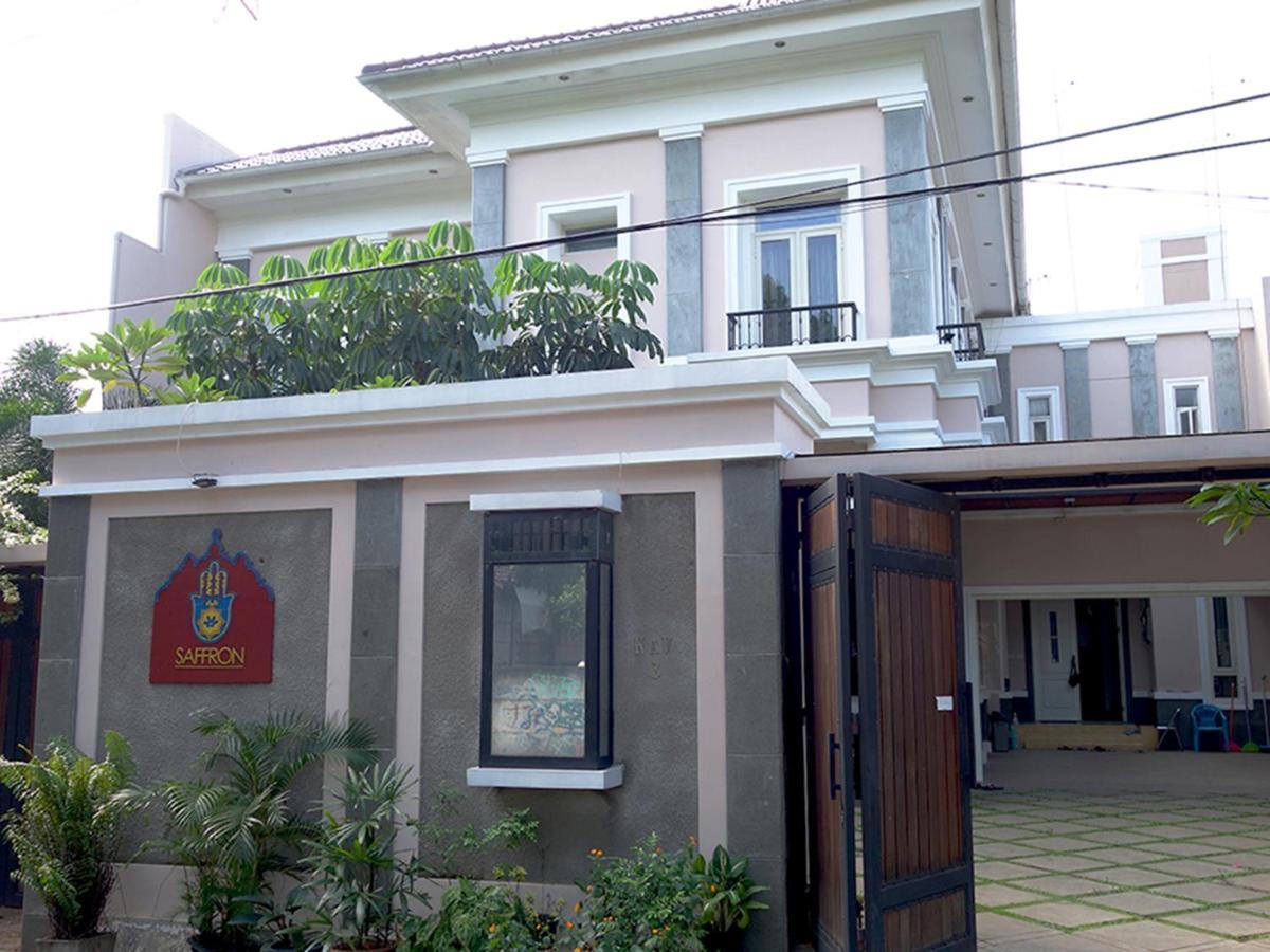 Saffron Suites Syariah Giacarta Esterno foto