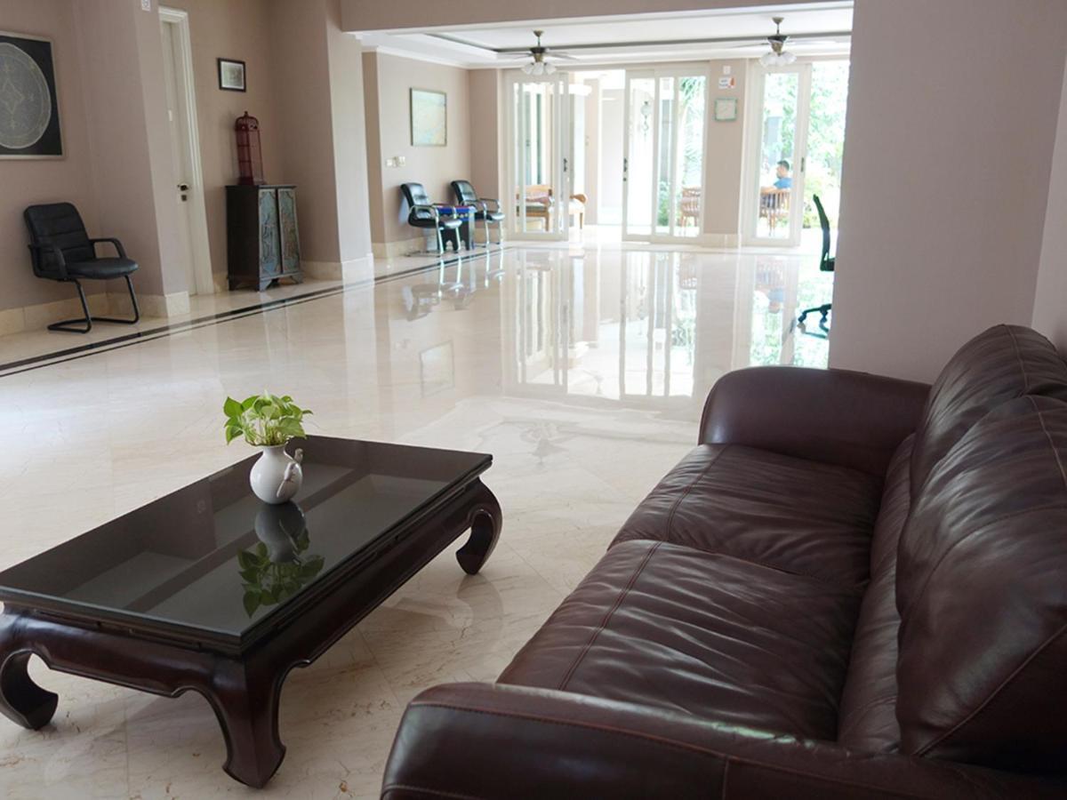 Saffron Suites Syariah Giacarta Esterno foto