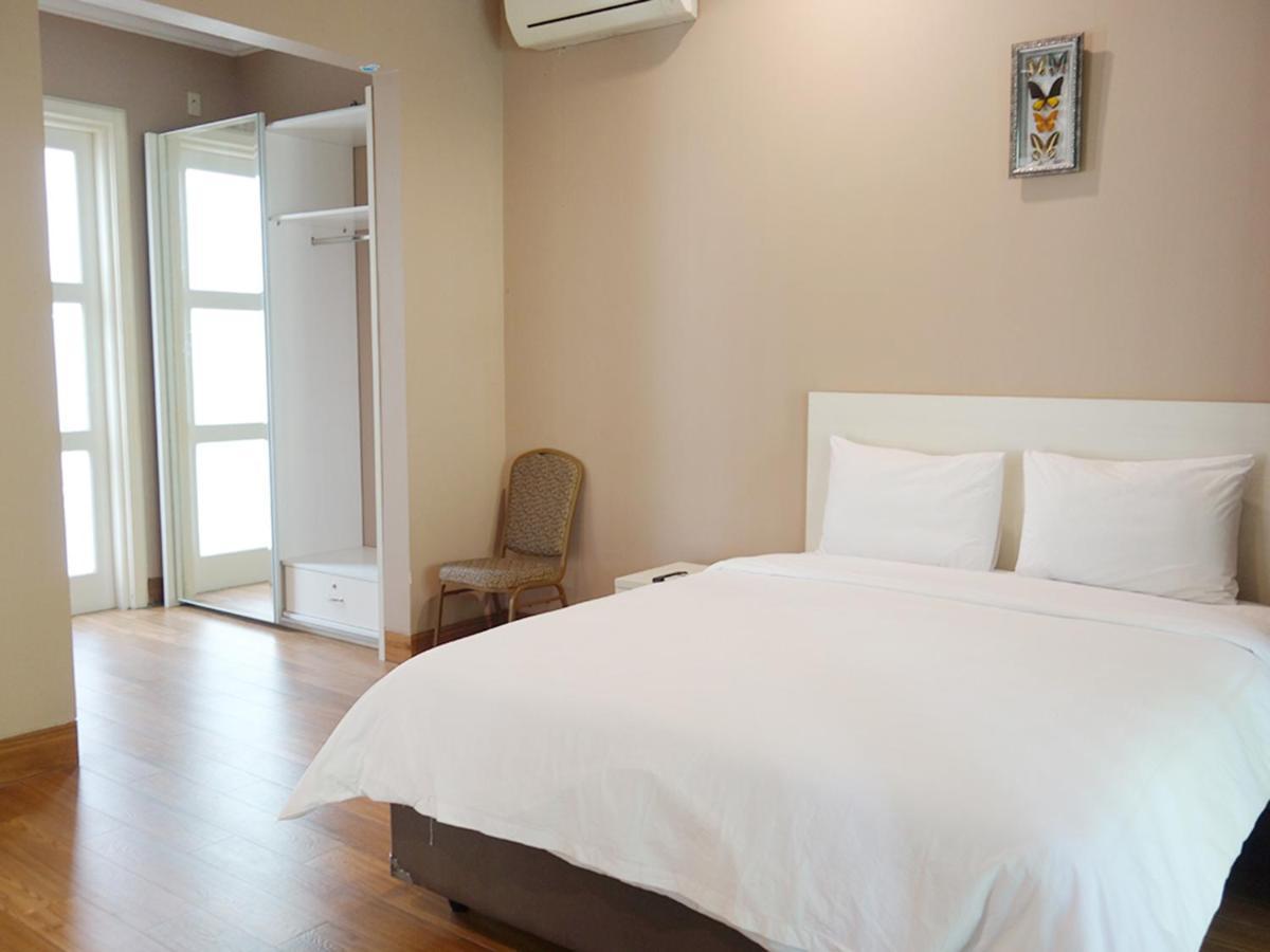 Saffron Suites Syariah Giacarta Esterno foto